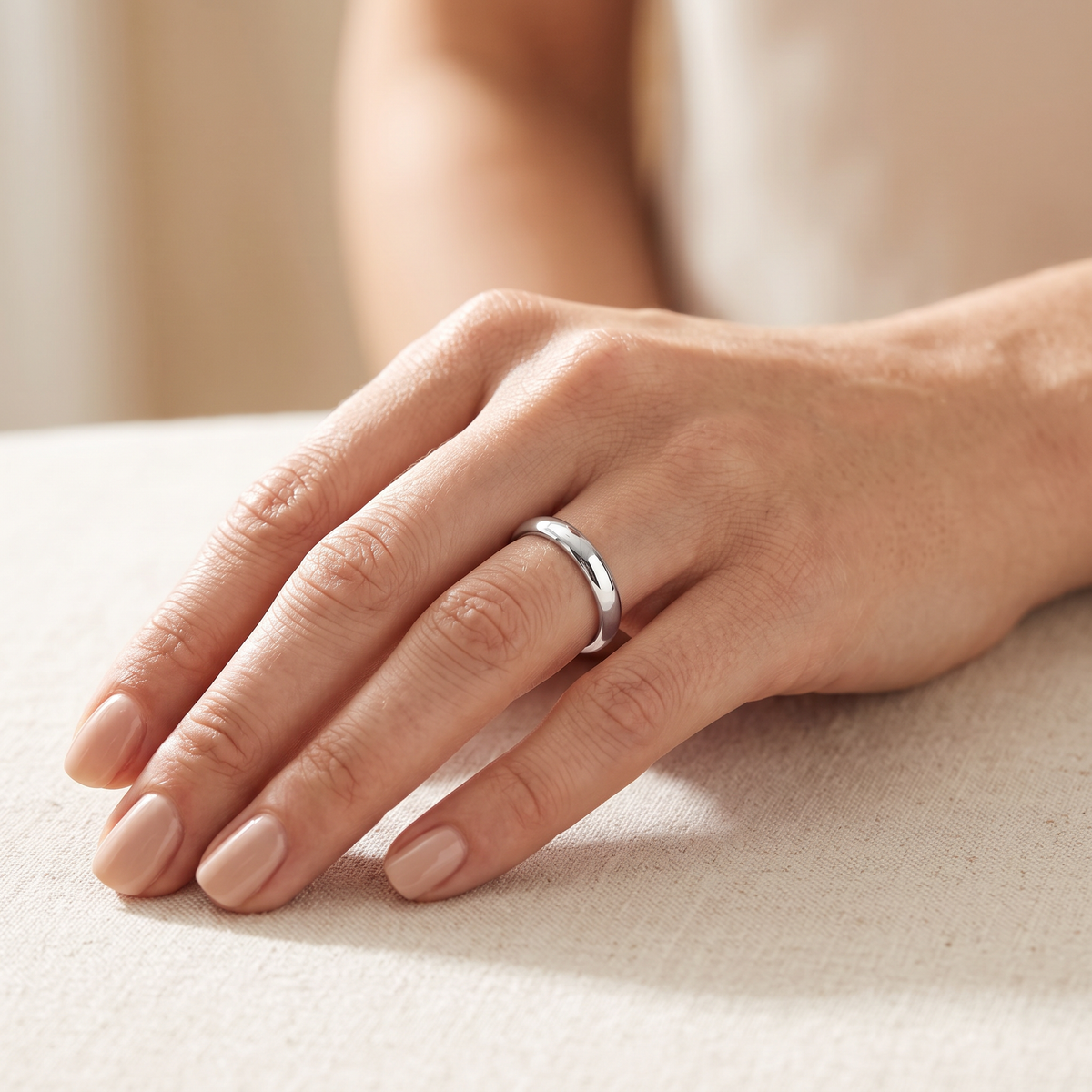 Sterling Silver 2.5mm Classic Dome Comfort Fit Wedding Band Ring, Unisex model