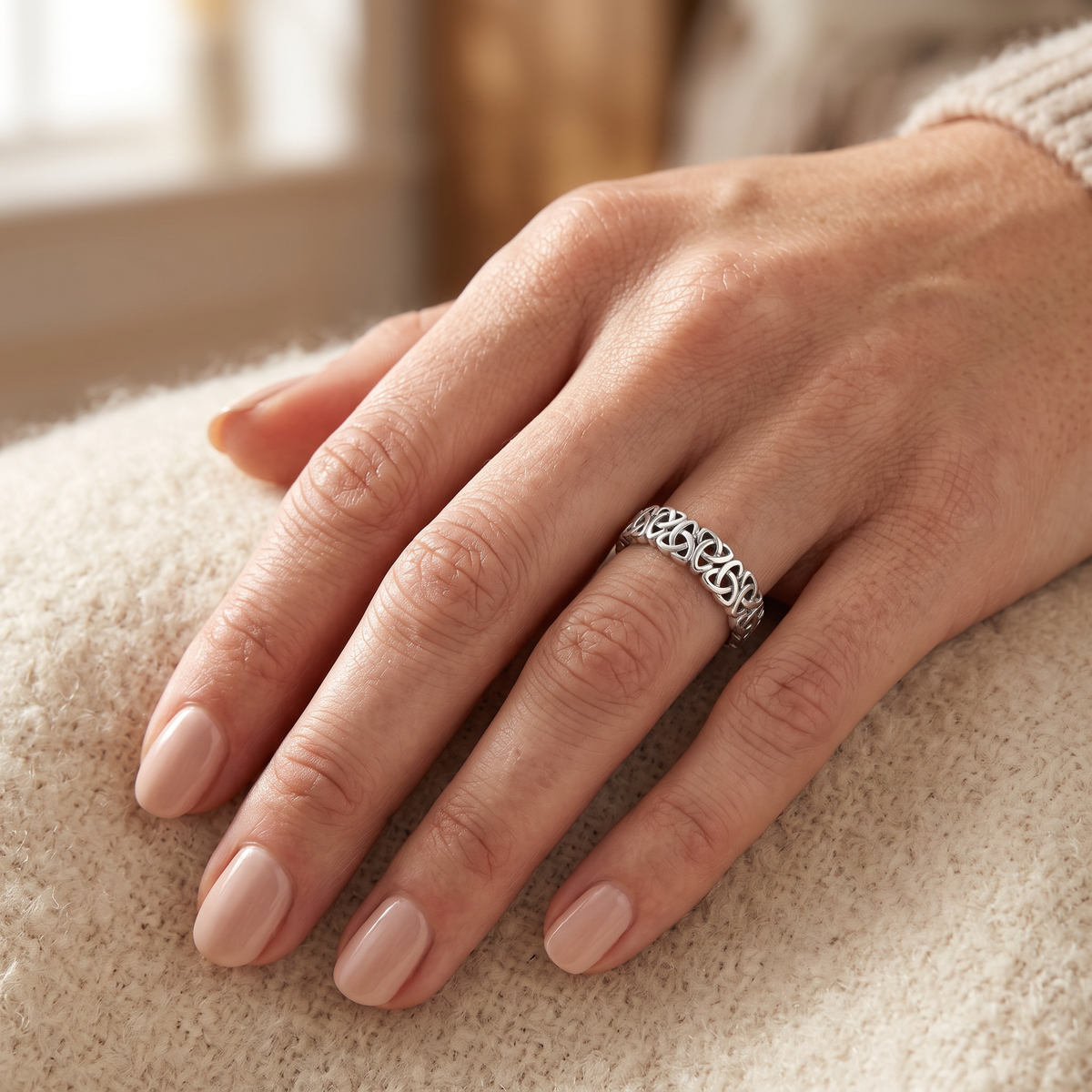 Sterling Silver 4.3mm Trinity Knot Celtic Eternity Band Ring, Unisex model